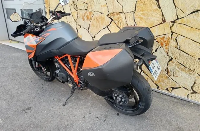 KTM Super Duke 1290 GT 2024