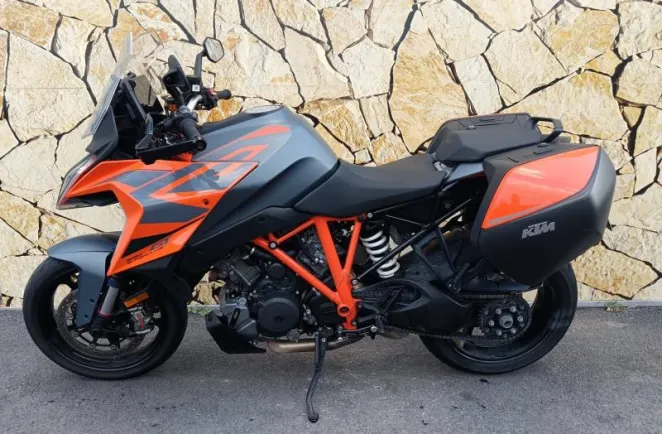 KTM Super Duke 1290 GT 2024