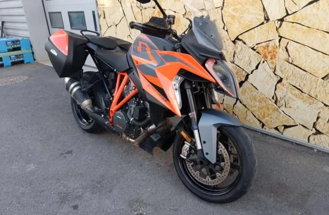 KTM Super Duke 1290 GT 2024