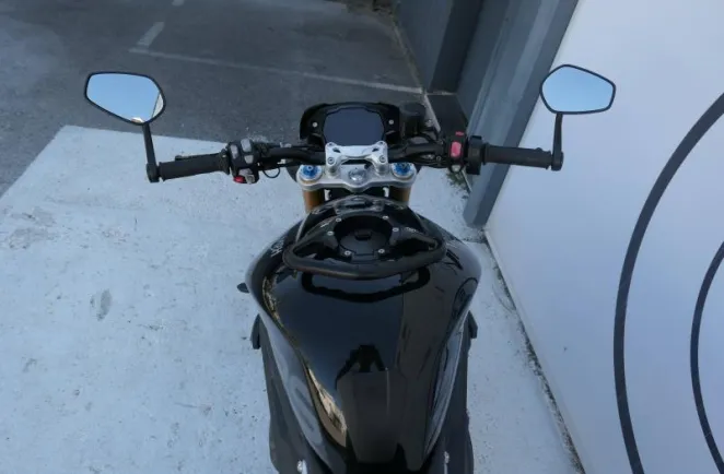 TRIUMPH 1200 RS + Options