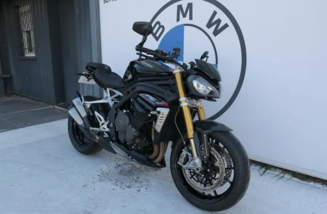 TRIUMPH 1200 RS + Options