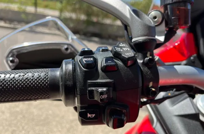 DUCATI V4 Rally 1160 Adventure Travel & Radar