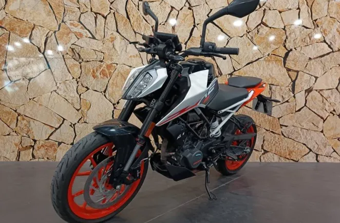 KTM DUKE .