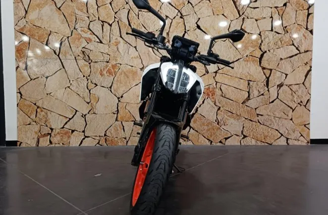 KTM DUKE .