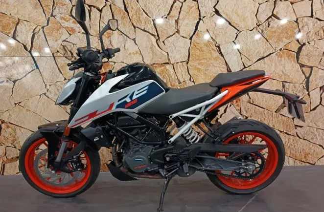 KTM DUKE .