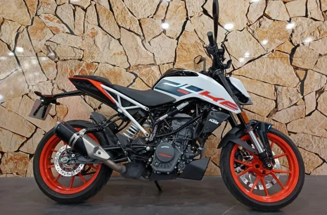 KTM DUKE .