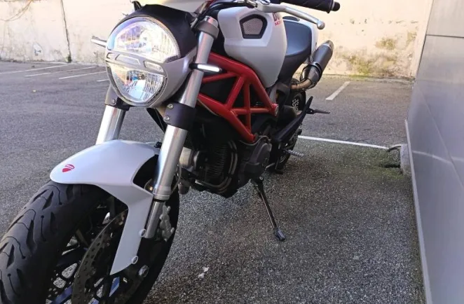 DUCATI Monster 796