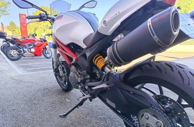 DUCATI Monster 796