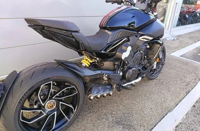 DUCATI Diavel 1158 V4