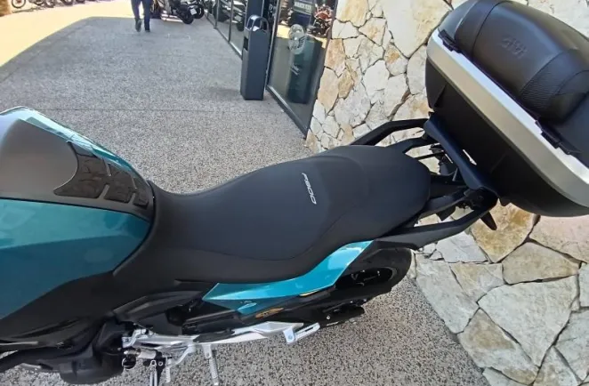 BMW 900 R 2025 105cv shifter