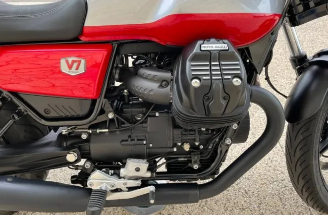 MOTO-GUZZI V7 850 Stone Corsa