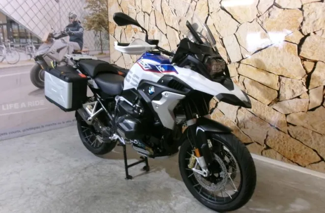 BMW R 1250 GS HP AKRAPOVIC + 3 PACKS + SHIFTER PRO