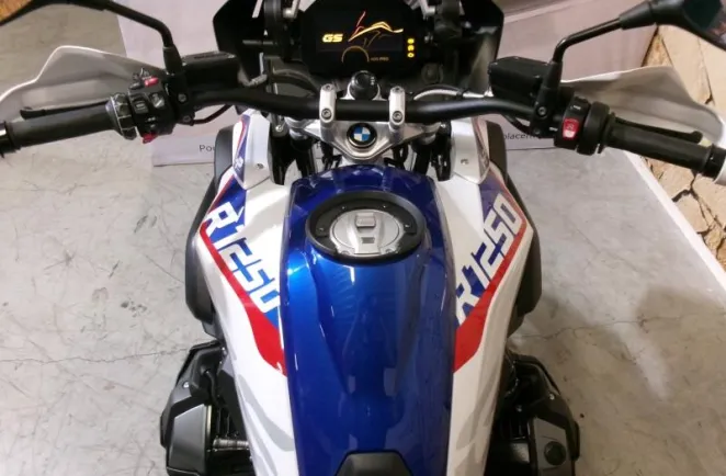 BMW R 1250 GS HP AKRAPOVIC + 3 PACKS + SHIFTER PRO