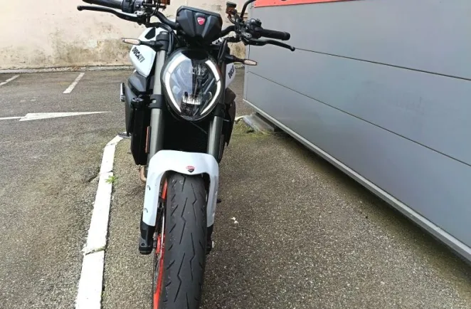 DUCATI Monster 890