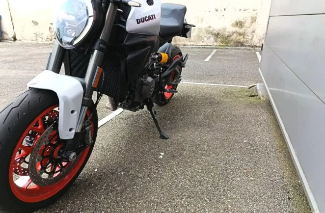 DUCATI Monster 890