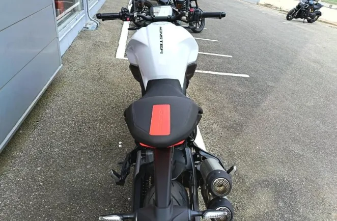 DUCATI Monster 890