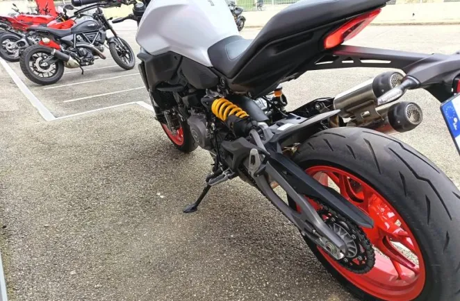 DUCATI Monster 890