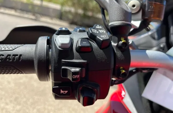 DUCATI V4 S 1160 Travel & Radar 2025