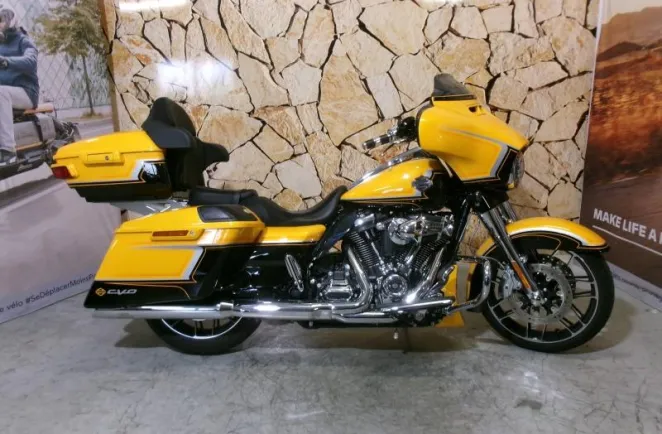 HARLEY-DAVIDSON CVO Street Glide 1923 2022