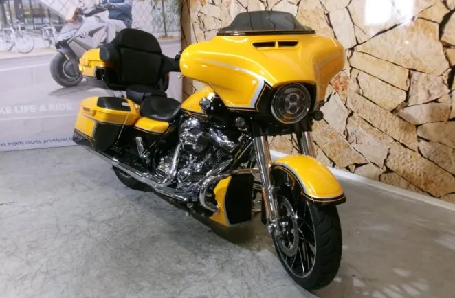 HARLEY-DAVIDSON CVO Street Glide 1923 2022