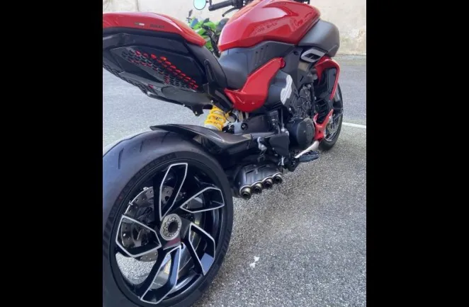 DUCATI Diavel 1158 V4