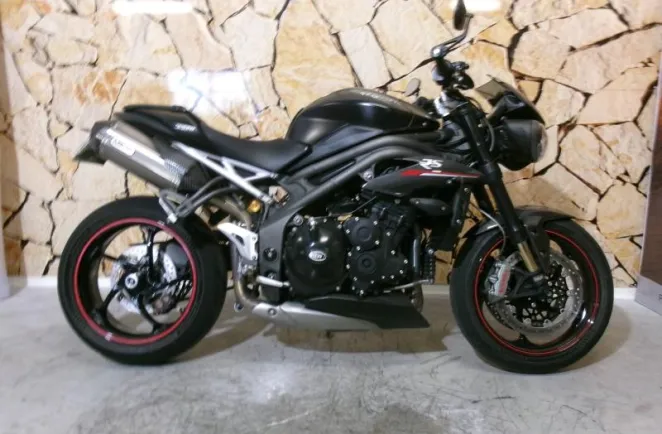 TRIUMPH Speed Triple 1050 RS