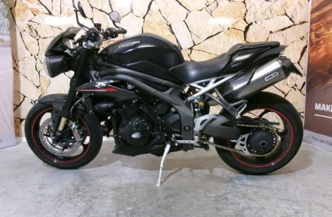 TRIUMPH Speed Triple 1050 RS