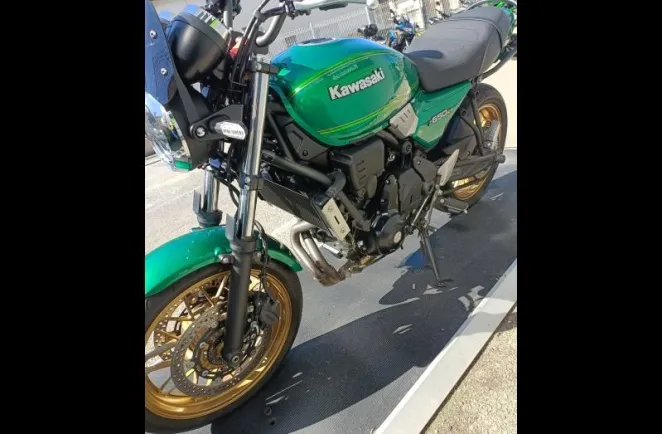 KAWASAKI Z 650 RS 1ER MAIN 383 KMS (particulier)BRIDEE A2 A SAISIR