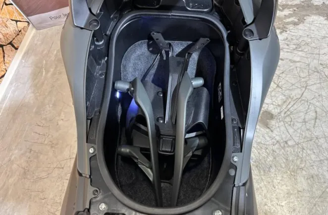 YAMAHA XP TMAX 562