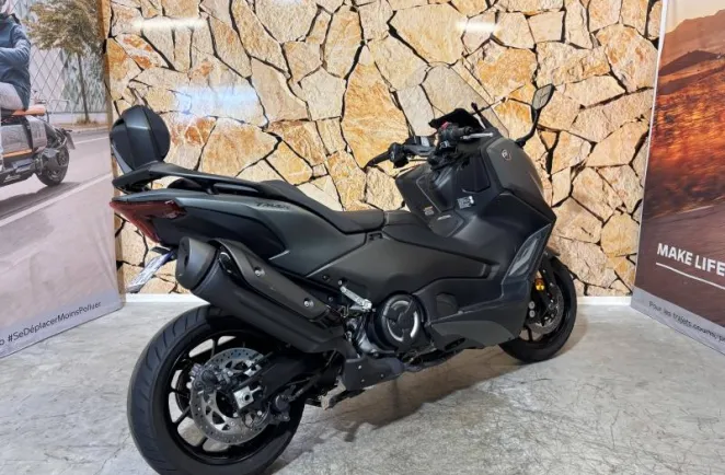 YAMAHA XP TMAX 562