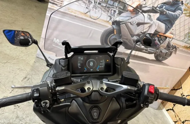 YAMAHA XP TMAX 562