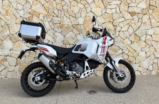 DUCATI 937 avec option