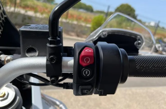 DUCATI 937 avec option
