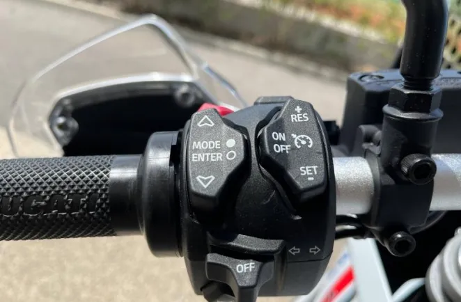 DUCATI 937 avec option