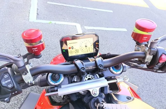 DUCATI 1103 Streetfighter V4 S 2023