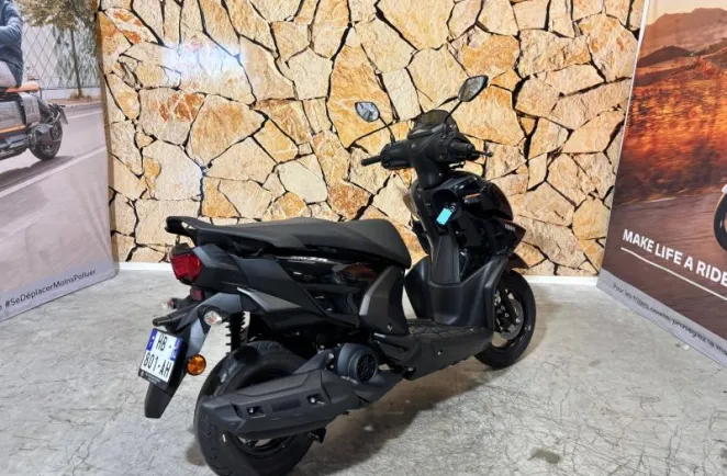 YAMAHA RayZR 125