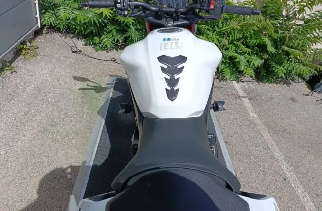 HONDA 750 Hornet TAMPON + BULLE  6066 KMS A SAISIR