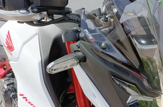 HONDA 750 Hornet TAMPON + BULLE  6066 KMS A SAISIR