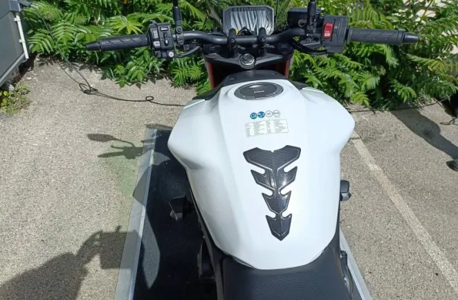 HONDA 750 Hornet TAMPON + BULLE  6066 KMS A SAISIR