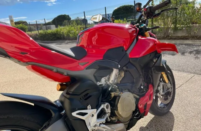 DUCATI 1103  V4 S
