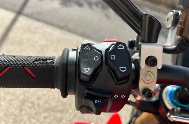 DUCATI 1103  V4 S