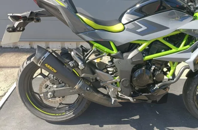 KAWASAKI 125 Gris 2026 PACK PERFORMANCE
