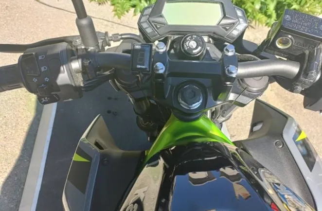 KAWASAKI 125 Gris 2026 PACK PERFORMANCE