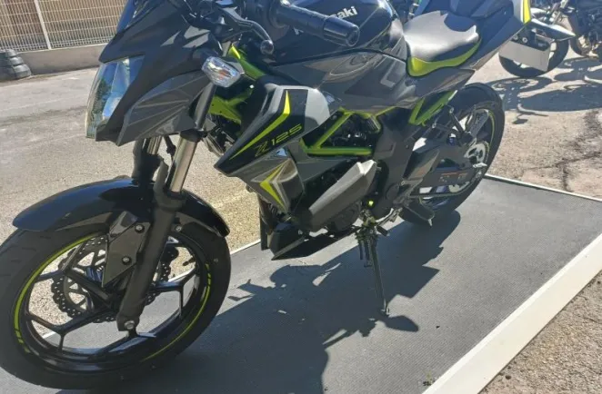 KAWASAKI 125 Gris 2026 PACK PERFORMANCE