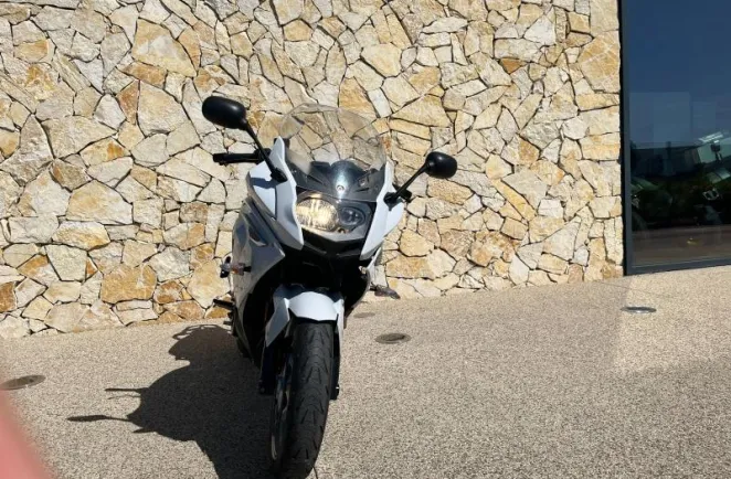 BMW 800 GT