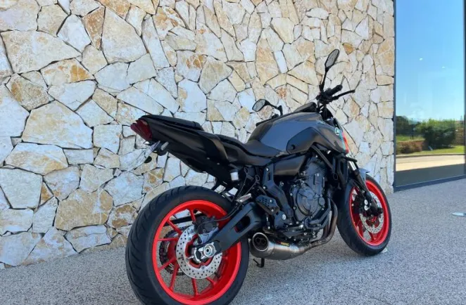 YAMAHA MT-07 700 35KW A2 AKRAPOVIC