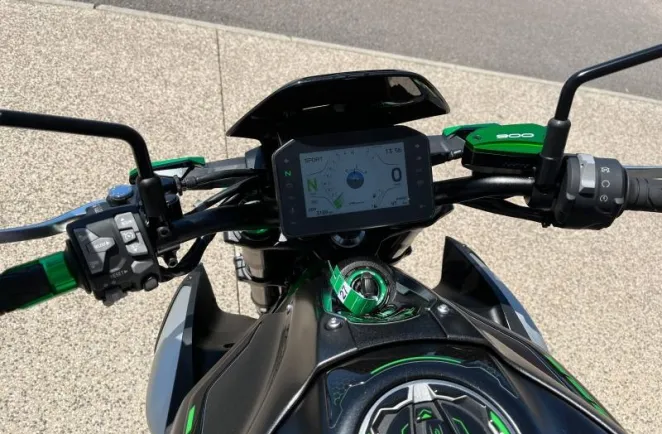 KAWASAKI 900 2025 125cv voir d'options