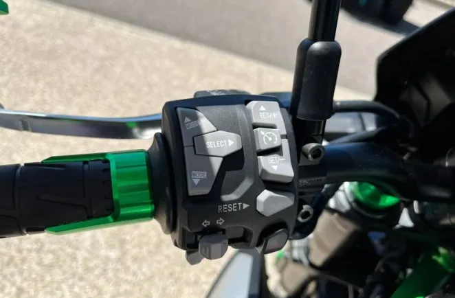KAWASAKI 900 2025 125cv voir d'options