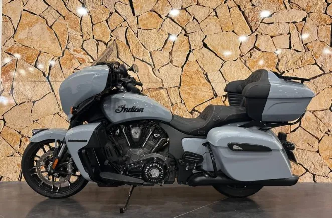 INDIAN ROADMASTER POWERPLUS DARK HORSE
