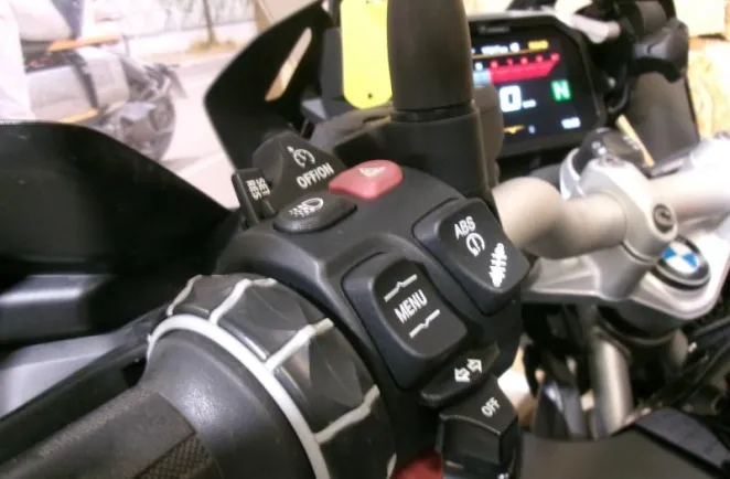 BMW R 1250 GS 3 PACKS + AKRAPOVIC + JANTES RAYONS